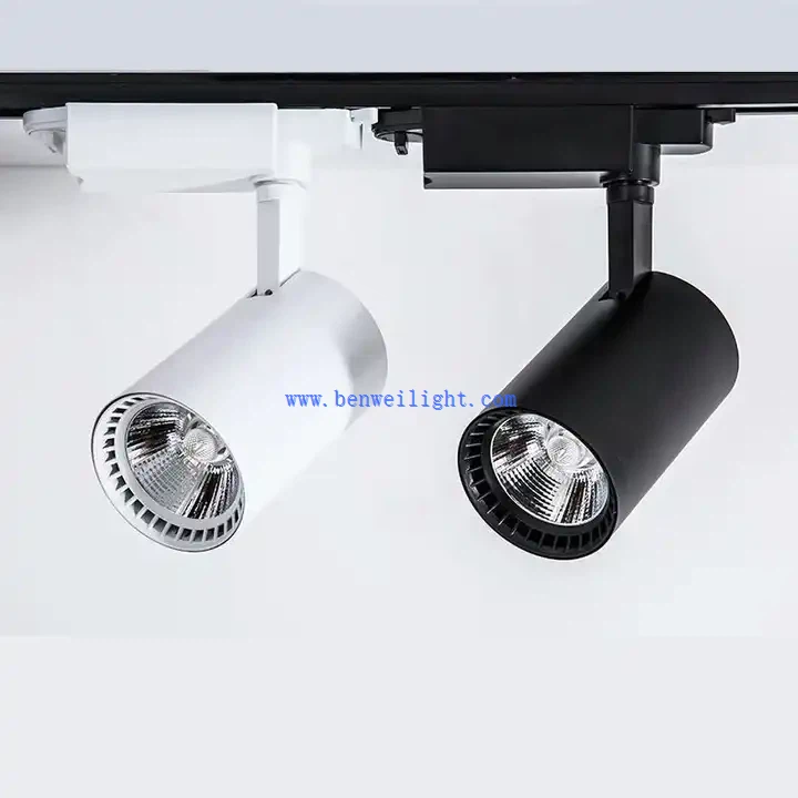 कपड़े की दुकान में एलईडी ट्रैक लाइट